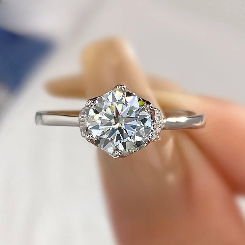 Classy 925 Sterling Silver Ring featuring a stunning 1 Carat Moissanite stone in a Six-Prong Setting. Ideal for everyday wear or as a special gift for occasions such as anniversaries, birthdays, or Valentine's Day. This timeless piece embodies a classic