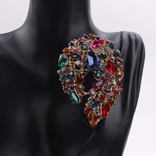 Six different colors of rhinestone brooches are now available, adding a touch of simplicity and elegance to your outfit. Elevate your attire with these stylish clothing accessories.