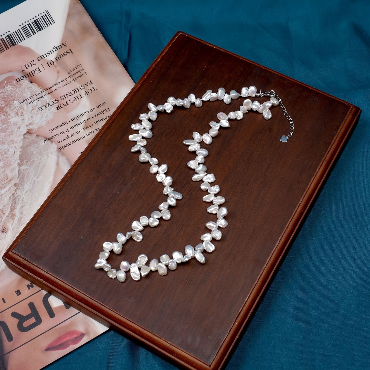 Charming Freshwater Pearl Necklace with Unique Petal Design for Women - Stylish lariat chain, perfect for everyday wear and special events. Great gift for friends, lovers, and mothers. Each pearl may have minor flaws. Random gift box included.