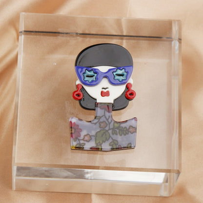 Beautiful acrylic brooch pin in the shape of an animal - A one-of-a-kind fashion statement with a classy design, suitable for both men and women, perfect for formal or casual outfits.