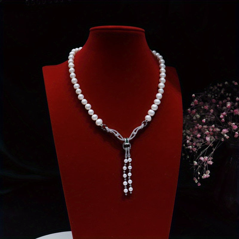 Introducing the latest in autumn and winter celebrity style: a beautiful natural freshwater pearl necklace for women. These 8-9mm nearly round pearls feature slight flaws and a stunning skin gloss, making them the perfect accessory for formal occasions