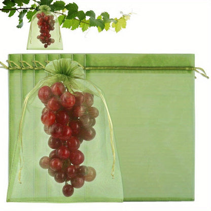 Fifty green polyester fruit protection bags are included in this pack, featuring insect netting for your garden. These bags serve as a plant pest barrier mesh, perfect for protecting apples, tomatoes, and strawberries.