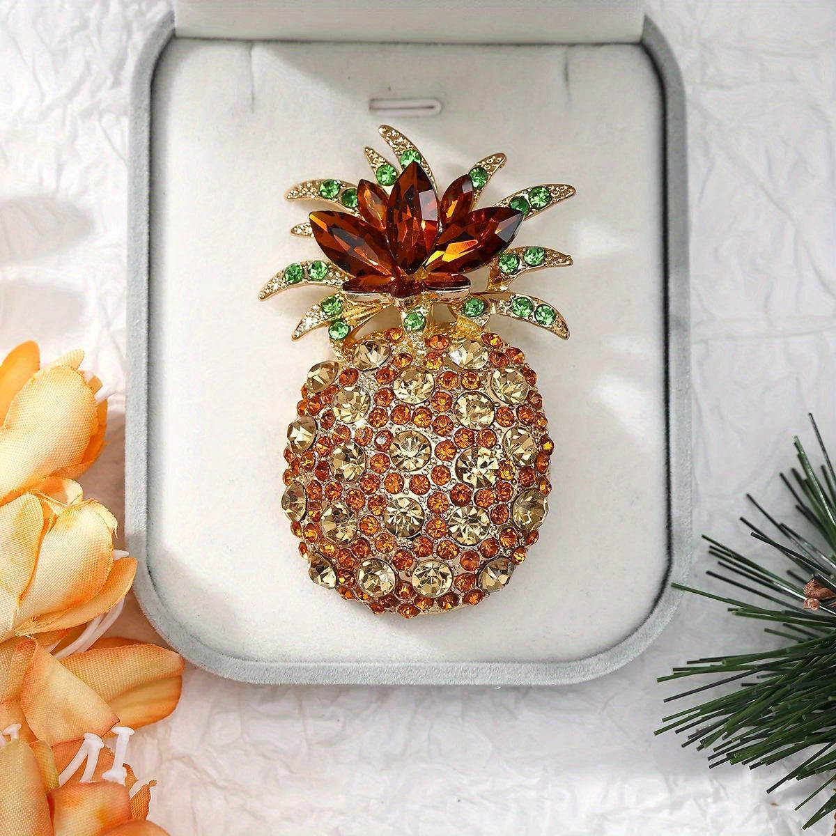 Zamonaviy Kristal Ananas Meva Pin, Yorqin Rhinestone'lar va Yuqori Sifatli Dizayn bilan