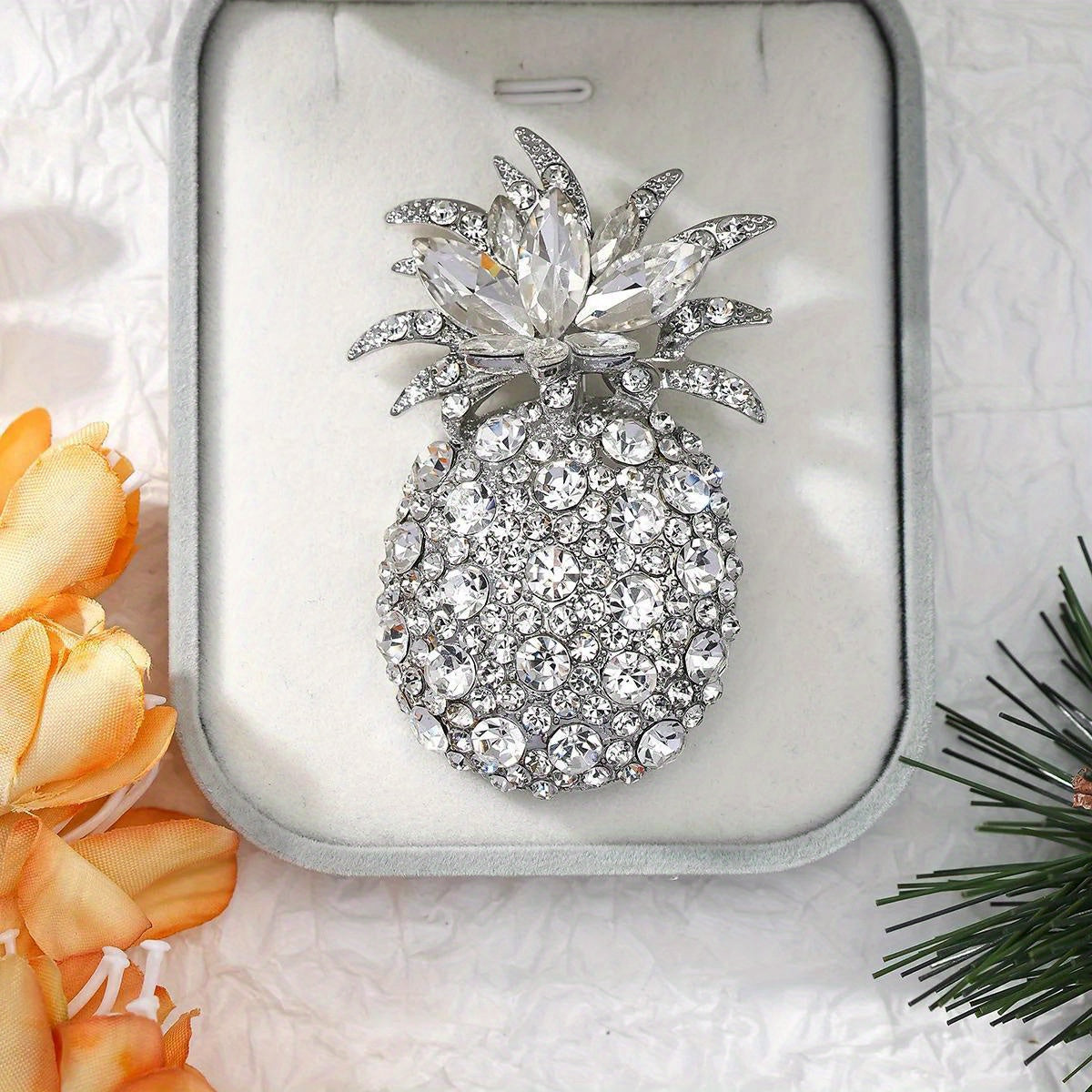 Zamonaviy Kristal Ananas Meva Pin, Yorqin Rhinestone'lar va Yuqori Sifatli Dizayn bilan