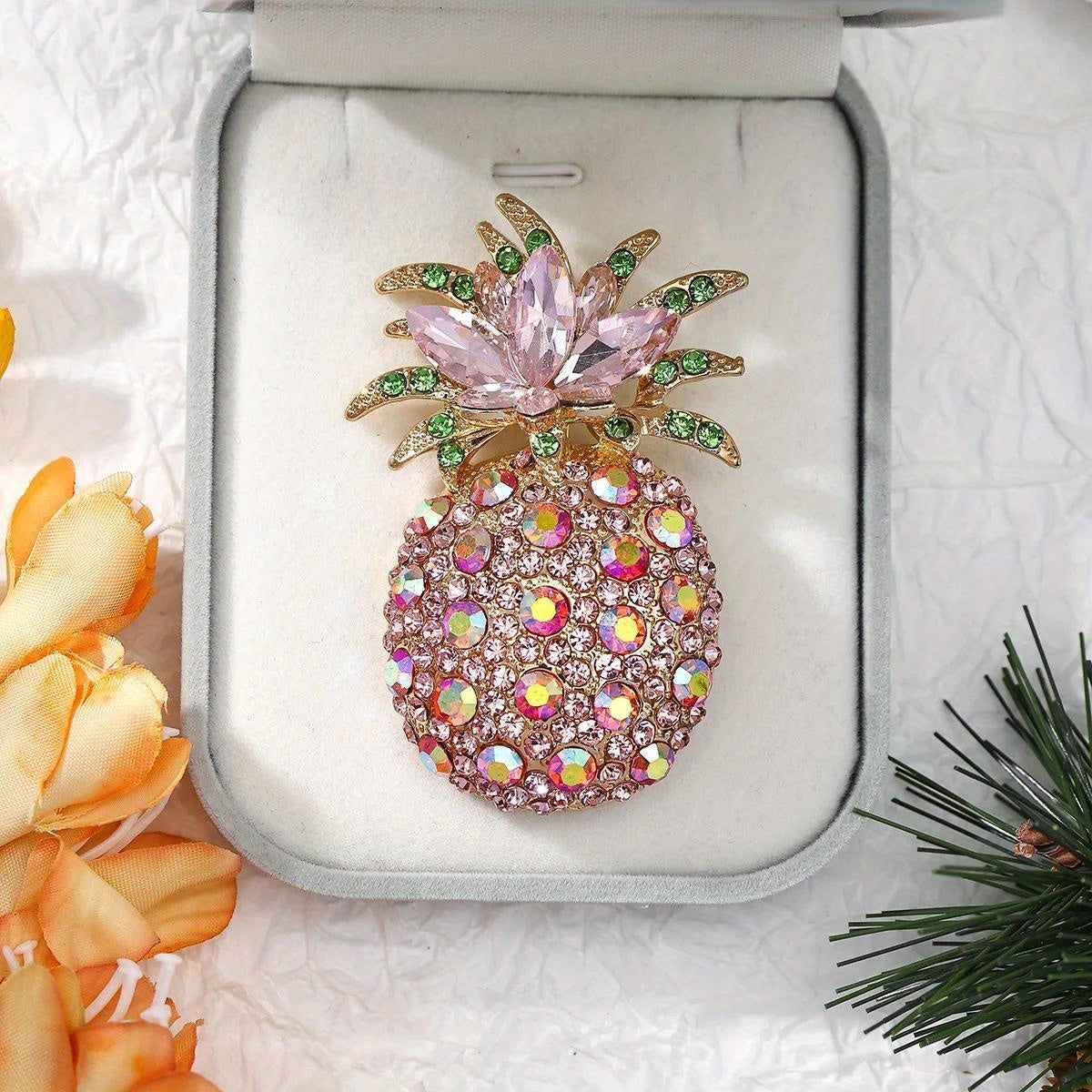 Zamonaviy Kristal Ananas Meva Pin, Yorqin Rhinestone'lar va Yuqori Sifatli Dizayn bilan