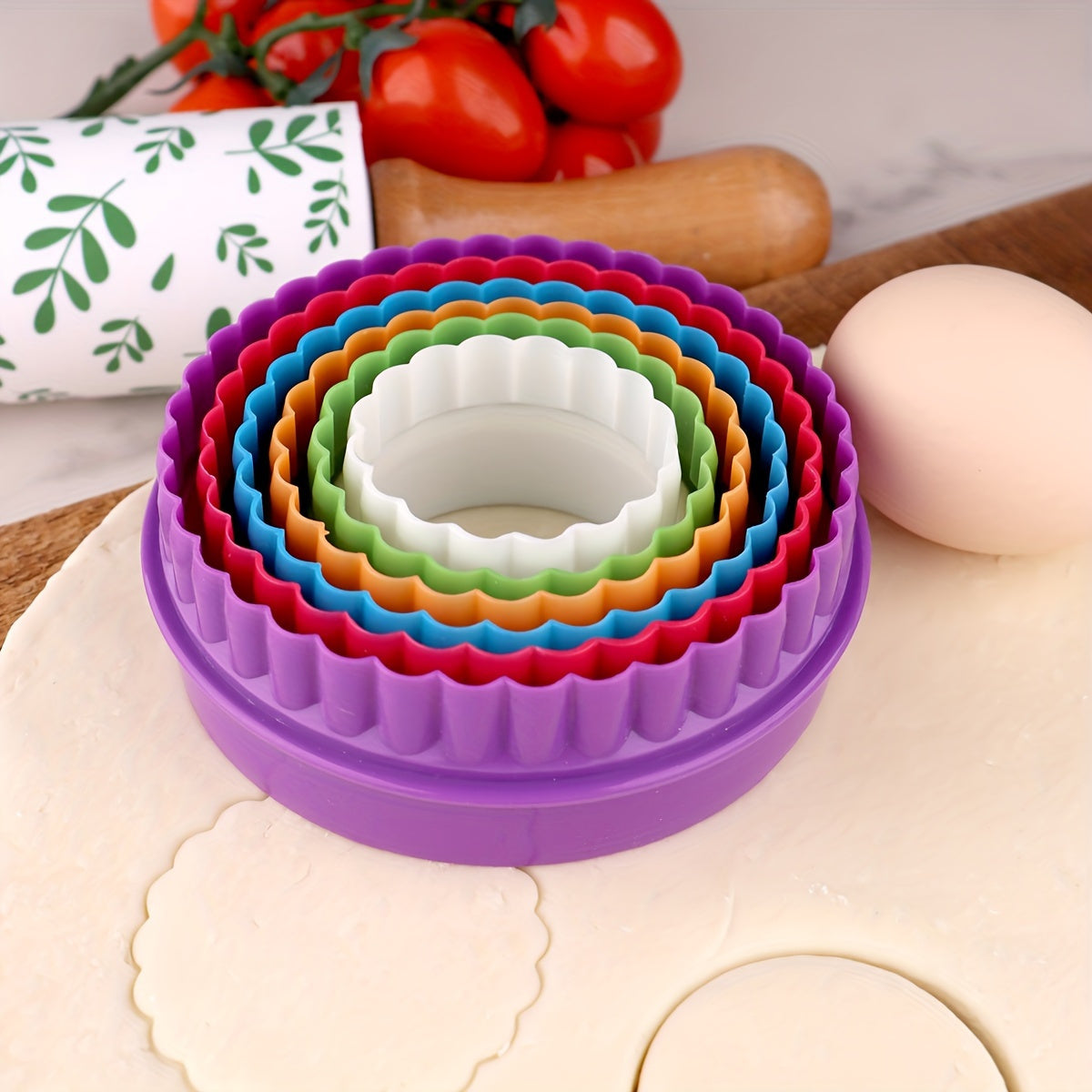 This set includes six double-sided cookie cutters for creating round and flower-shaped pastries, biscuits, and more. These versatile baking tools are a must-have kitchen accessory made from high-quality silicone material, perfect for baking and