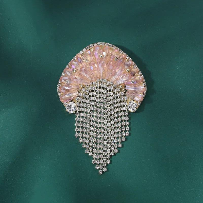 Classic Vintage Crystal Jellyfish Brooch with Tassel - Stylish Sea Creature Pin for Women, Unique Accessory