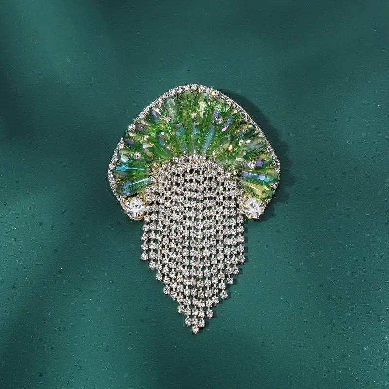 Classic Vintage Crystal Jellyfish Brooch with Tassel - Stylish Sea Creature Pin for Women, Unique Accessory