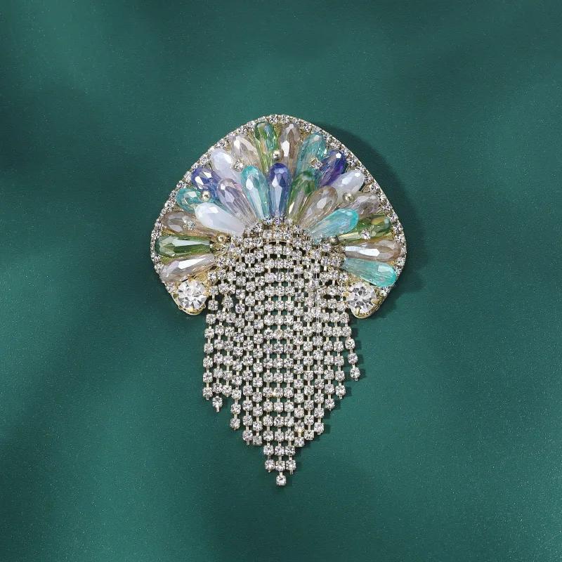 Classic Vintage Crystal Jellyfish Brooch with Tassel - Stylish Sea Creature Pin for Women, Unique Accessory