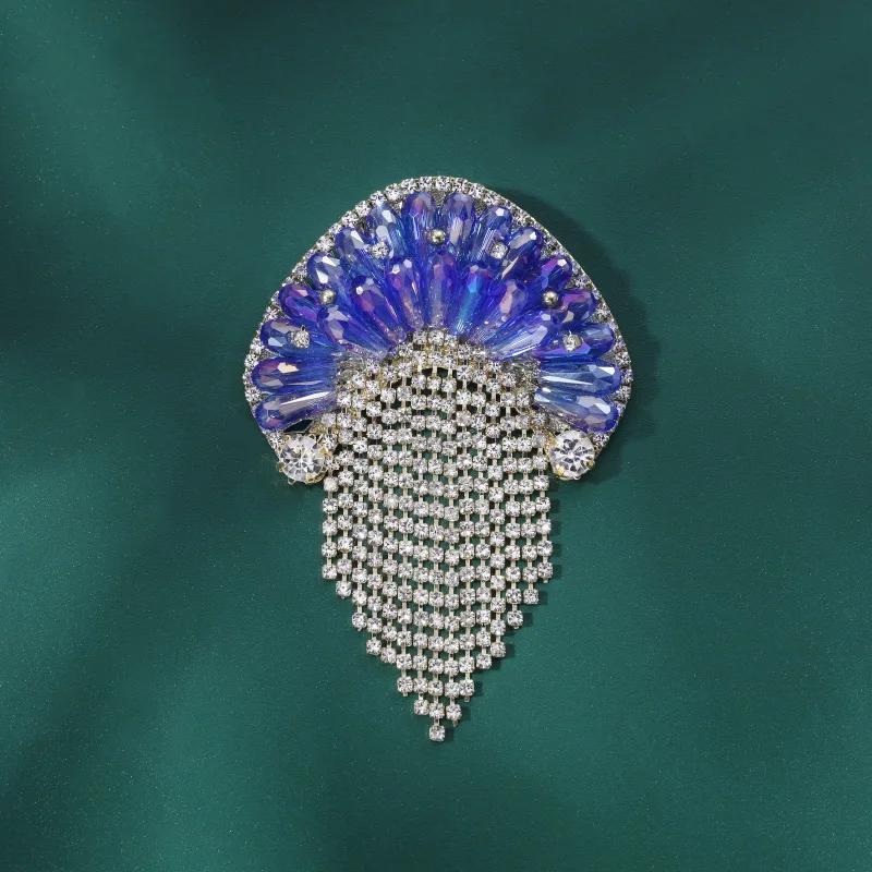 Classic Vintage Crystal Jellyfish Brooch with Tassel - Stylish Sea Creature Pin for Women, Unique Accessory