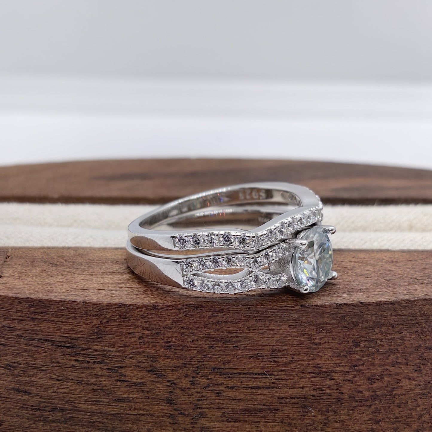 Stunning 1 Carat Moissanite Ring crafted for Women, featuring a dazzling Round Cut in 925 Sterling Silver. This exquisite piece is ideal for marking special occasions such as Engagements and Birthdays, exuding a sense of luxury and sophistication.