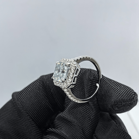 Perfect for Back-to-School, Birthdays, and Anniversaries, this Elegant 925 Sterling Silver Women's Ring features a stunning 2.5 Carat Square Moissanite.