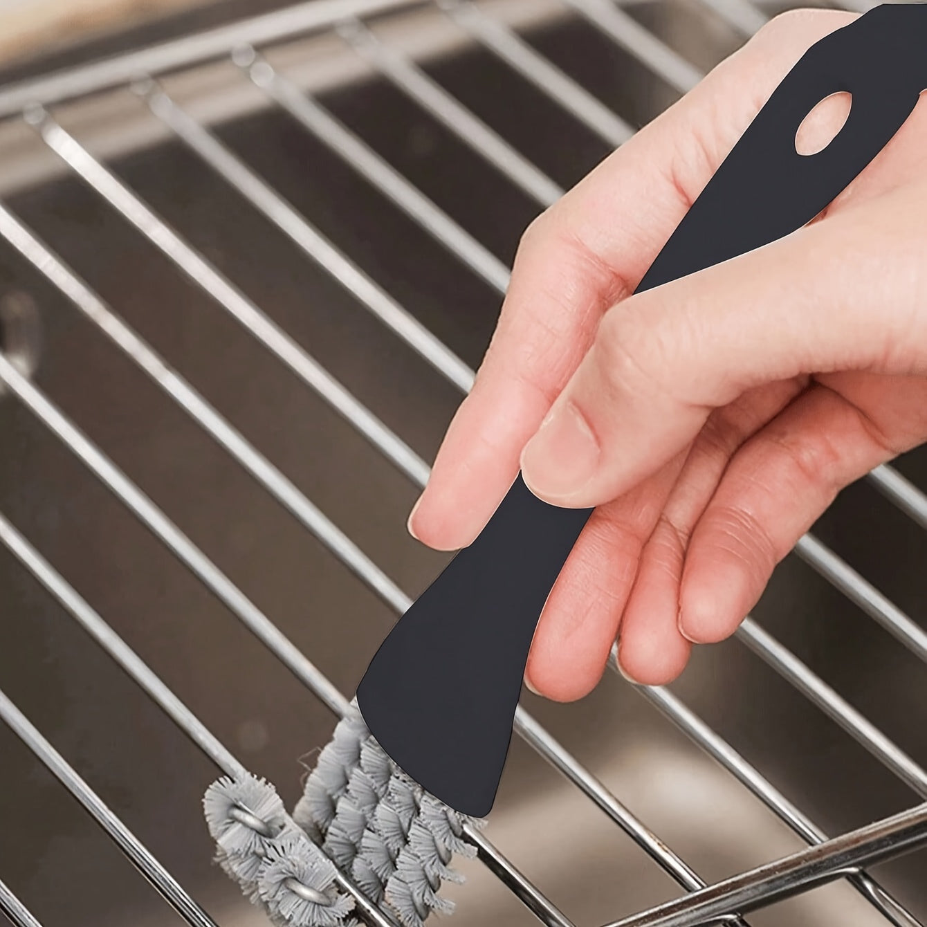 Ideal for home and school use, this versatile kitchen cleaning brush is perfect for tackling tough grease on BBQs, ovens, and more. It is tough on grime yet gentle on surfaces, making it a must-have tool for all your cleaning needs.