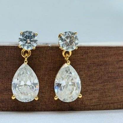 These stunning Vintage Teardrop Moissanite Drop Earrings exude elegance and charm. Crafted from 925 Sterling Silver and plated with 18K gold, each earring features a dazzling 2.5 carat moissanite stone. Perfect for both special occasions and everyday