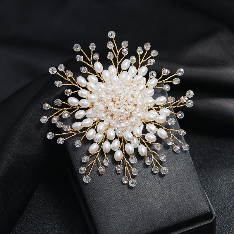 Chic Resin Snowflake Brooch for Women, Exquisite Floral Brooch for Brides, Perfect for Weddings, Parties, and Gifts - Stay on-trend with this Stunning Jewelry Piece!