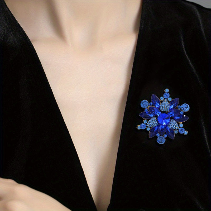 Elegant luxury pin for women, perfect for parties and events - Vintage-inspired crystal and rhinestone flower brooch