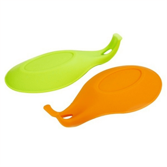 One set of four Fashion Heat-resistant Spoon Pads made of silicone for kitchen use (Color: Random)