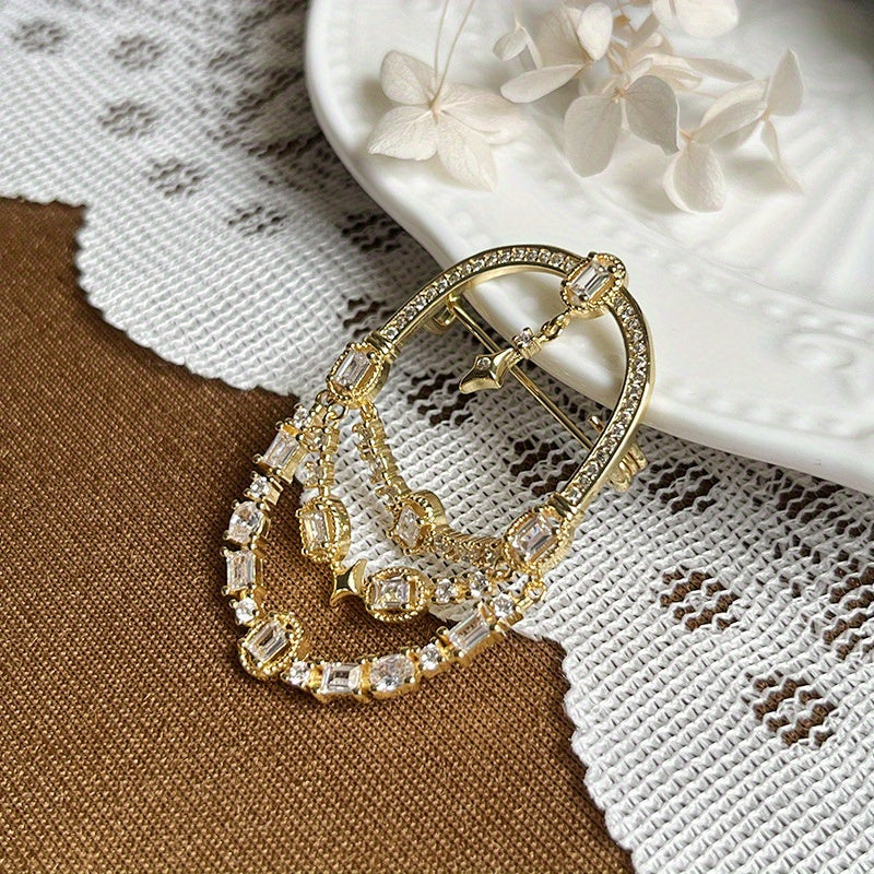 Exquisite Mediterranean-inspired Vintage Brooch with Cut-out Design, Handcrafted by a Designer for High-end Fashion Events, Perfect for Ladies' Banquets and Weddings