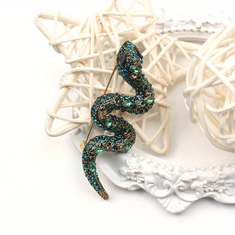 Retro Style Blue Crystal Snake Brooch: Women's Fashion Accessory in Vintage Design