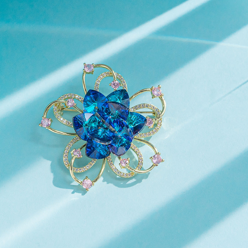 This elegant and exquisite flower brooch, adorned with sparkling rhinestones, is perfect for adding a touch of glamour to ladies' accessories such as bags, hats, coats, and badges.