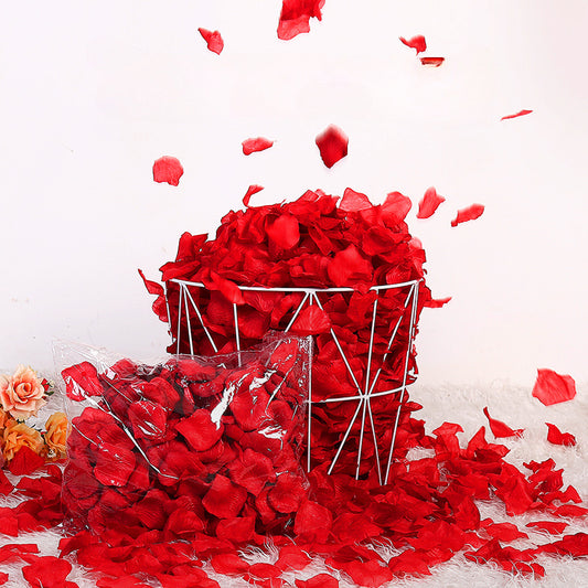 1000 fake rose petals for romantic wedding or Valentine's Day décor.