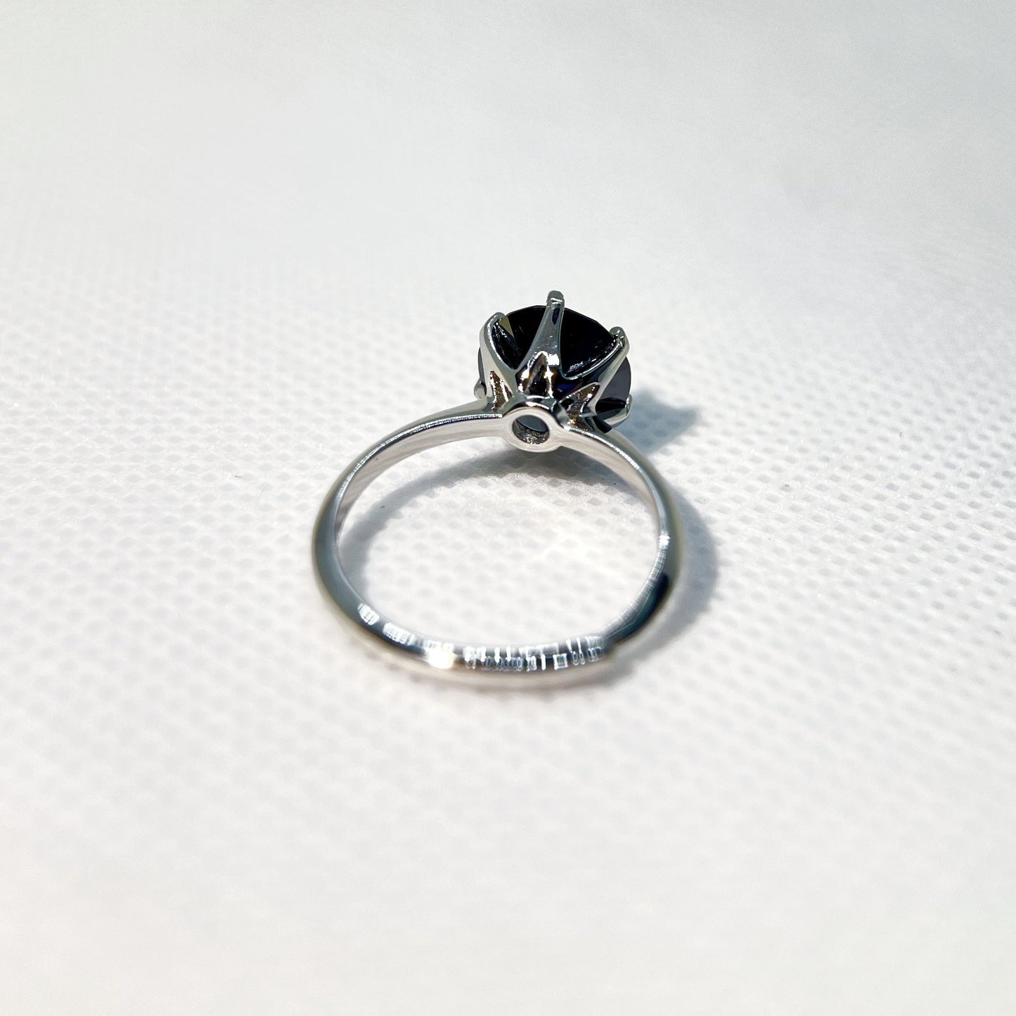 A timeless and elegant birthday present, the 925 Sterling Silver 3ct Moissanite Ring is both classic and stylish. Suitable for daily wear, it is also the perfect accessory for weddings and special occasions.