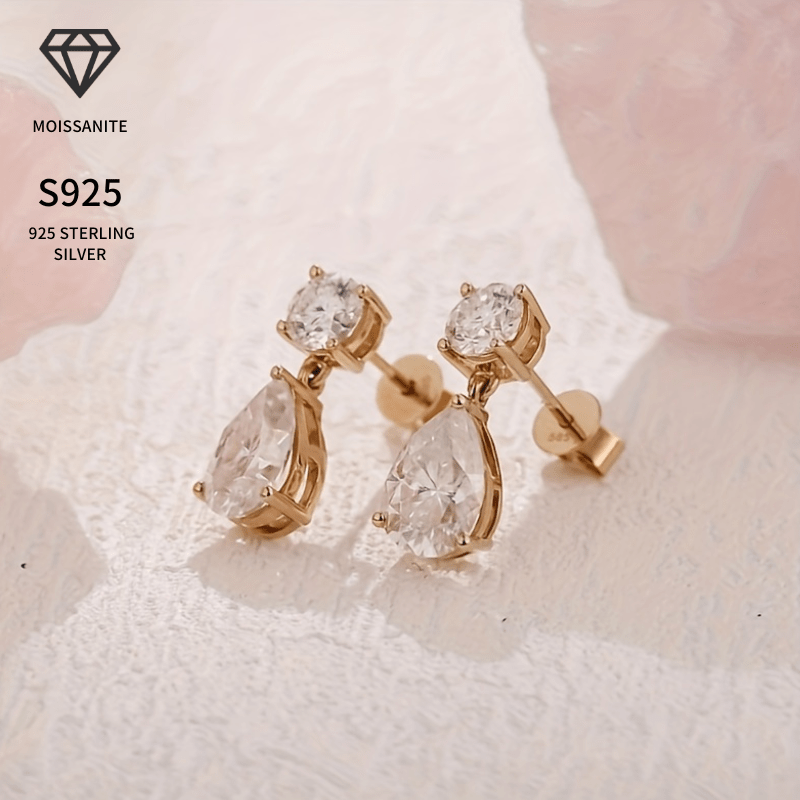 These stunning Moissanite dangle stud earrings feature a 2.5ct pear-shaped cut stone, set in 925 sterling silver with golden plating. Perfect for daily wear or as a gift for women aged 15 and over, this fine jewelry piece is both elegant and chic.