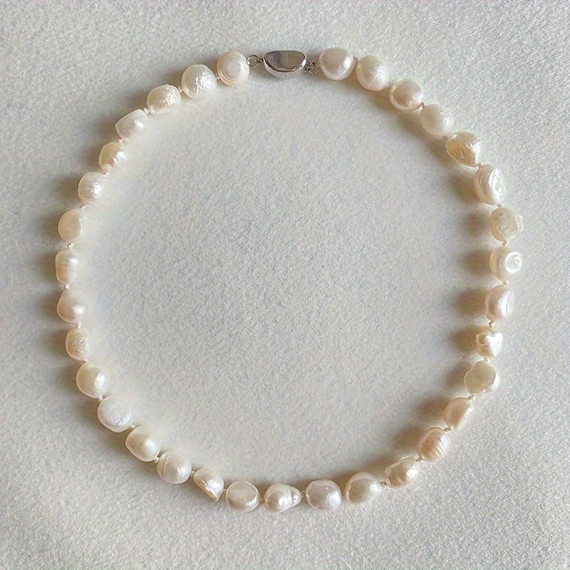 Beautiful and Stylish Pearl Necklace for Women, Featuring Natural Stones and Round Luminous Imitation Pearls, Perfect for Parties. Unique Design with Choker Chain. Makes an Ideal Gift for Wife or Girlfriend. Pearls may have slight flaws. Comes in a