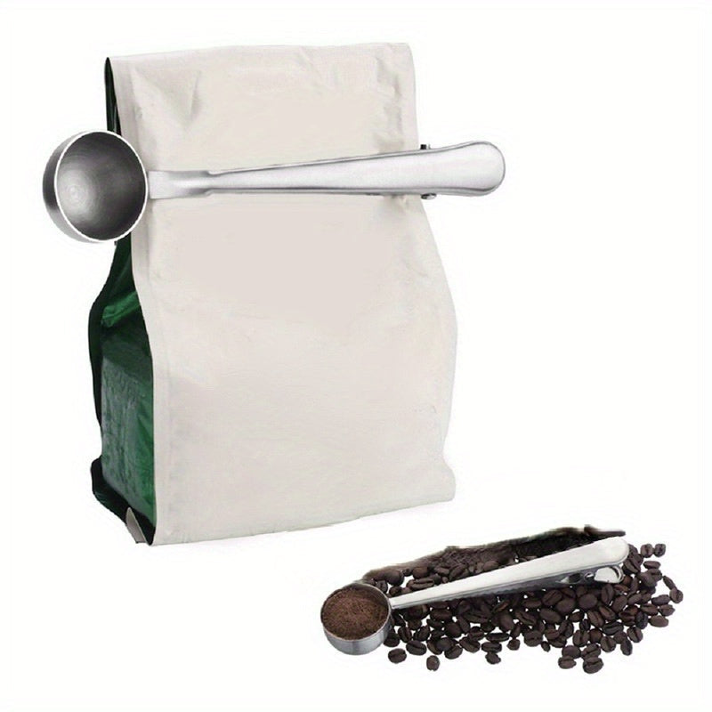 Coffee packets can now be easily measured and sealed with this Stainless Steel Coffee Scoop featuring a convenient clip. Perfect for your coffee-making needs.