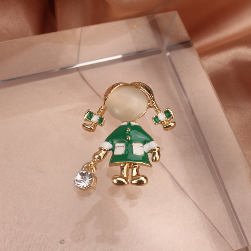 Elegant Green Rhinestone Brooch with a Lady Figurine Design, Perfect for Adding a Touch of Luxury to Your Outfits. Versatile Accessory for Parties, Travel, and Everyday Wear, Great for Decorating Clothing and Bags.