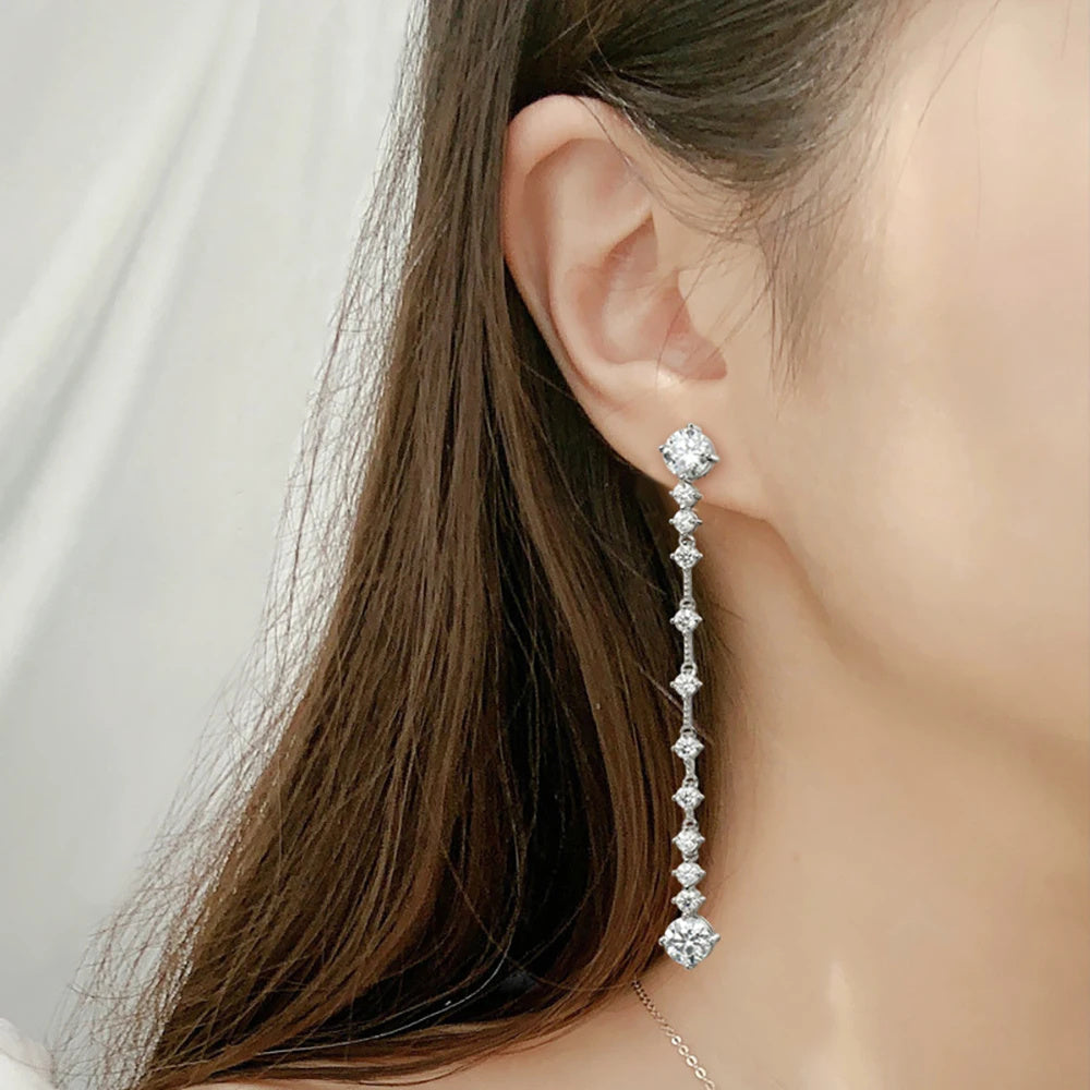 These elegant S925 sterling silver tassel earrings feature a stunning 6 carat Moissanite stone, showcasing a vintage luxury style that is perfect for occasions such as Valentine's Day, weddings, and special events. The Moissanite stone adds a touch of