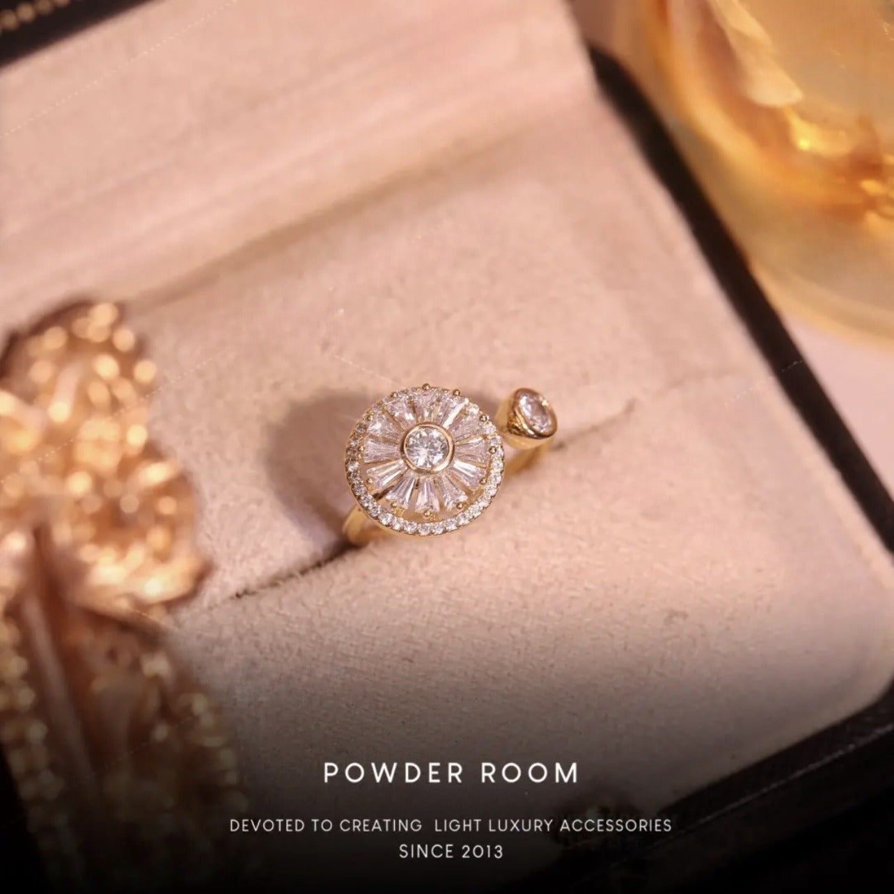 Luxurious Open Design Rotating Cubic Zirconia Ring - Elegant and Stylish Choice for Women. Ideal for Parties and Gifting. Featuring a Round Shape and Light Luxury Design.