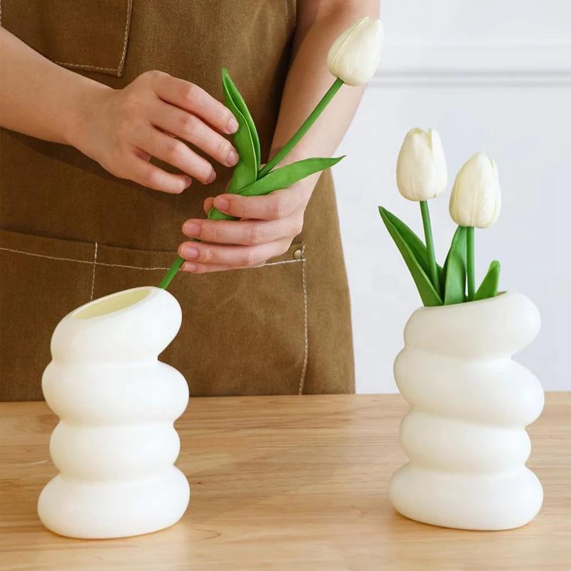 Modern plastic vase inspired by Nordic design, perfect for floral arrangements in home decor. Great for living rooms or bedrooms.