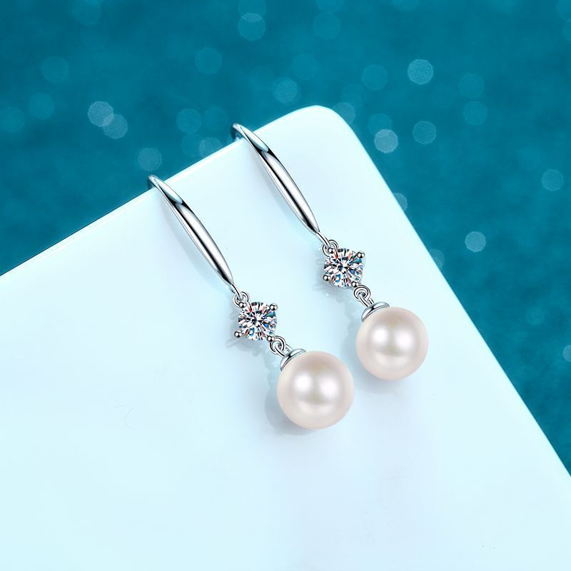 Elegant and understated, these 1.6g freshwater pearl earrings are a stunning addition to any bridal ensemble. Whether for the bride, bridesmaids, or wedding guests, these cultured pearl earrings are perfect for any wedding occasion or casual attire.