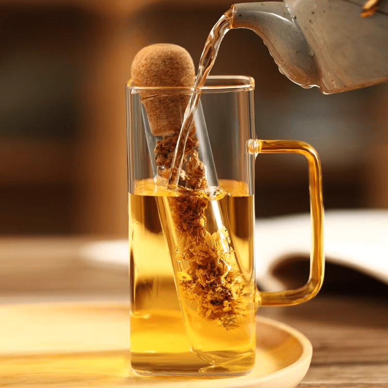 This Cork-Stopped Glass Tea Infuser features a clear test tube design perfect for brewing loose leaf tea - a must-have for any kitchen.