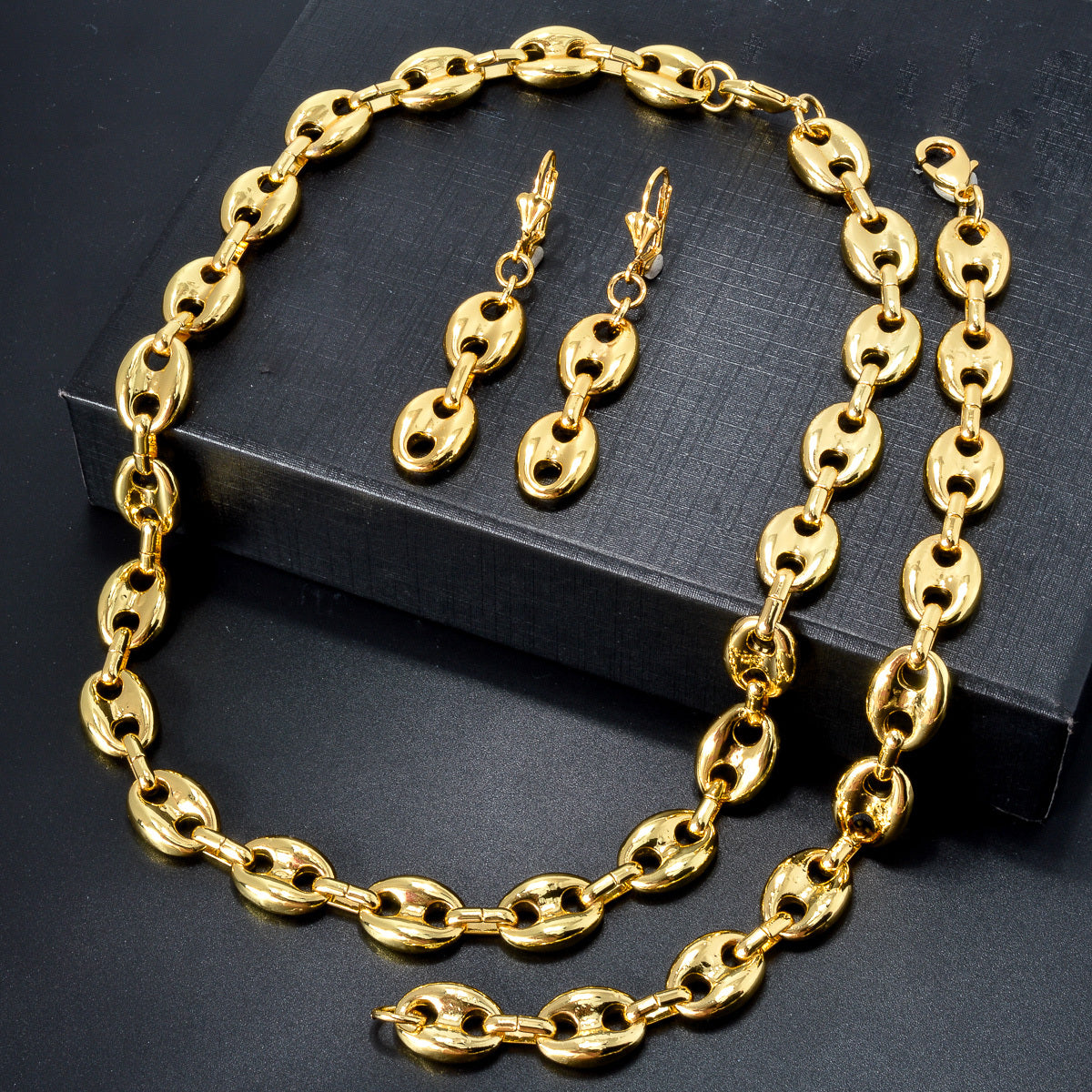 Stay stylish with this elegant and classic gold-tone copper jewelry set featuring a hip hop unisex design. This combo includes a necklace, earrings, and bracelet, making it ideal for daily wear or gift-giving. Perfect for adding a touch of glamour to any