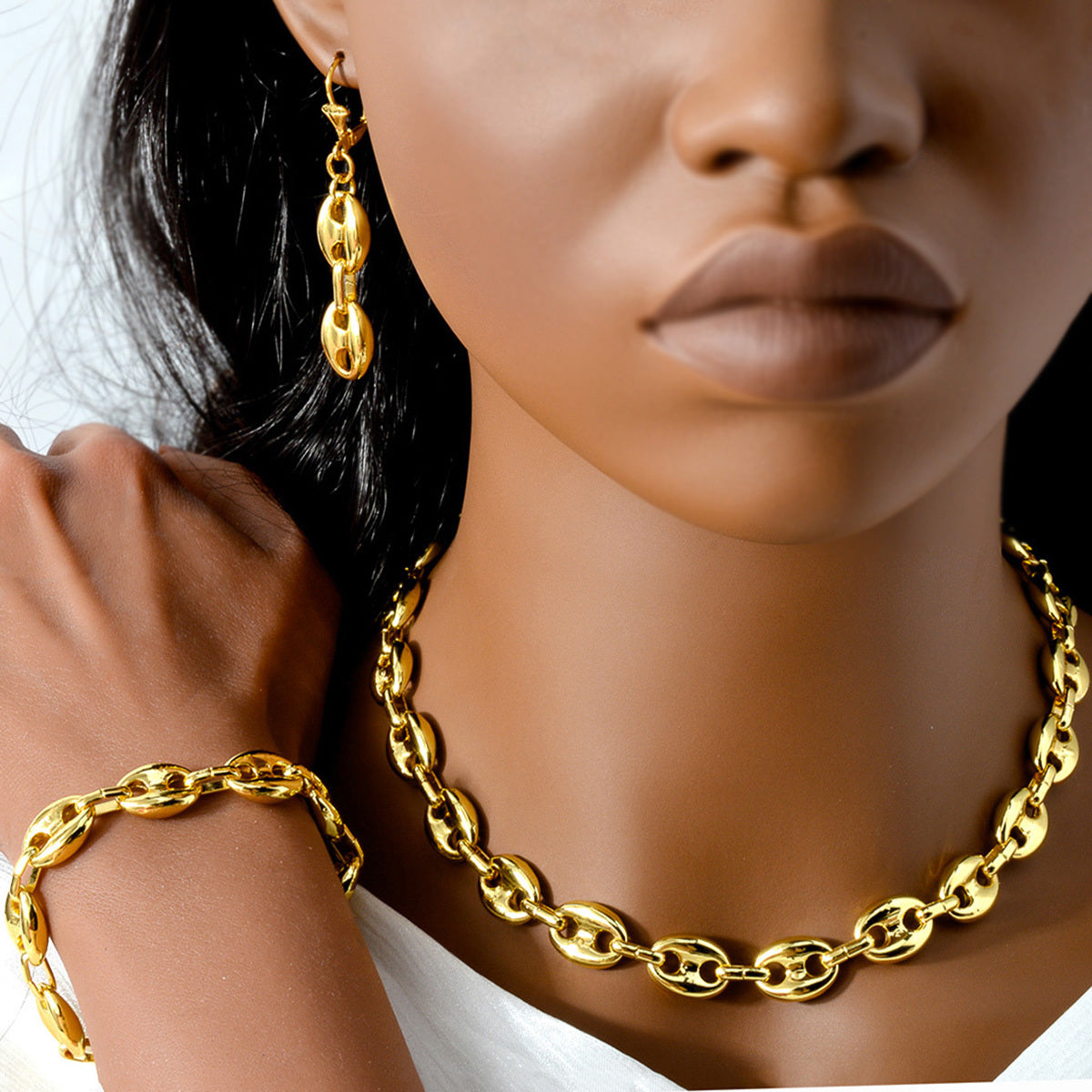 Stay stylish with this elegant and classic gold-tone copper jewelry set featuring a hip hop unisex design. This combo includes a necklace, earrings, and bracelet, making it ideal for daily wear or gift-giving. Perfect for adding a touch of glamour to any