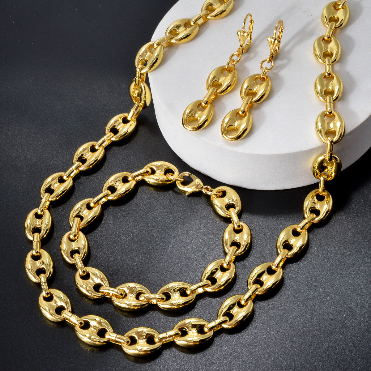 Stay stylish with this elegant and classic gold-tone copper jewelry set featuring a hip hop unisex design. This combo includes a necklace, earrings, and bracelet, making it ideal for daily wear or gift-giving. Perfect for adding a touch of glamour to any