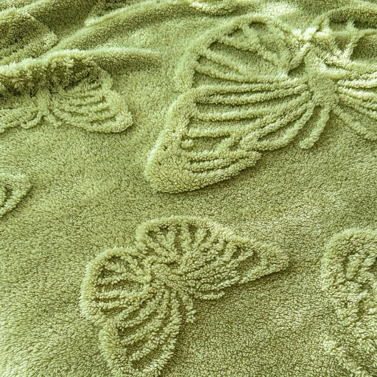 Versatile and Allergy-Friendly Ultra-Soft Butterfly Jacquard Faux Lamb Wool Blanket. Perfect for Bedroom, Living Room, or Dorm Decor