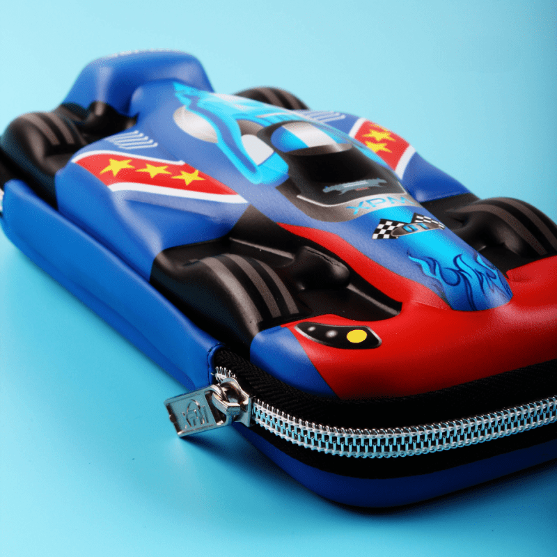 Car-shaped pencil case with large capacity and creative design for students.