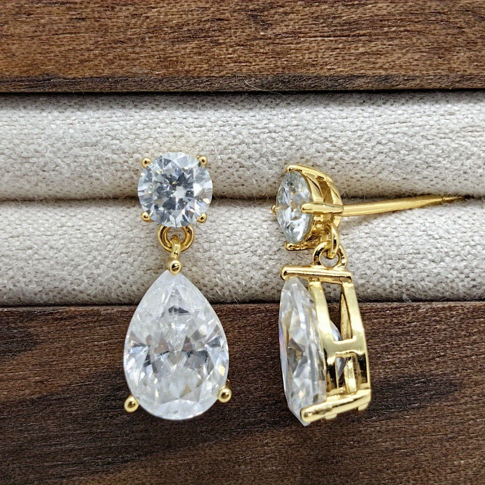 Set of 2 luxurious 18K gold-plated 925 sterling silver stud earrings featuring 2.5 carat pear-cut Moissanite stones. These classic style earrings are perfect for weddings, banquets, or Halloween parties. Each earring is adorned with synthetic November