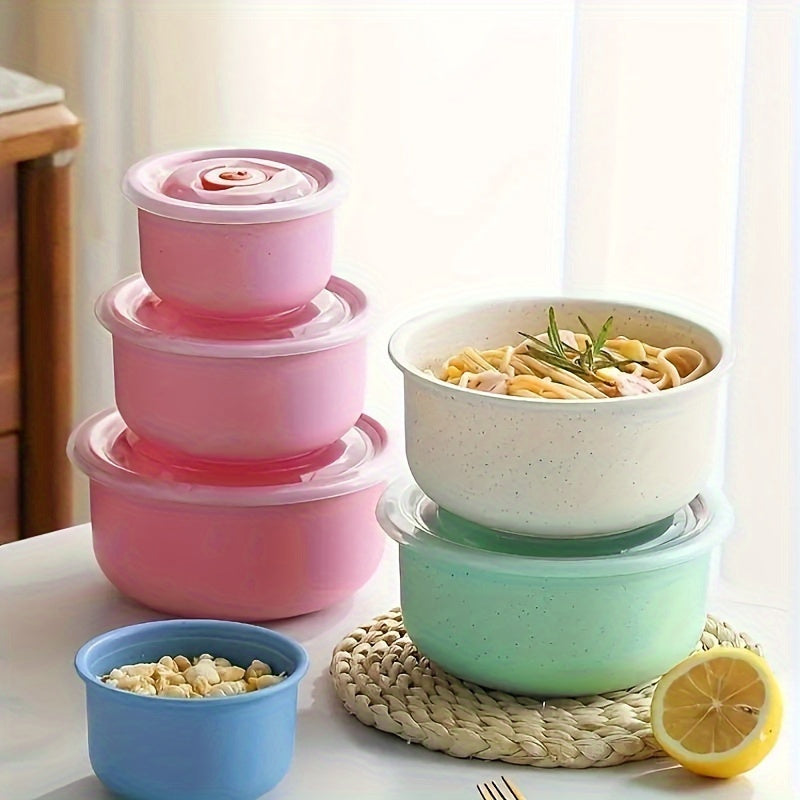 A versatile set of wheat straw bowls and food storage containers, perfect for keeping produce and dry goods fresh. These microwave-safe lunch boxes, sealed with lids, are ideal for schools, canteens, camping, picnics, and beach outings. A convenient and