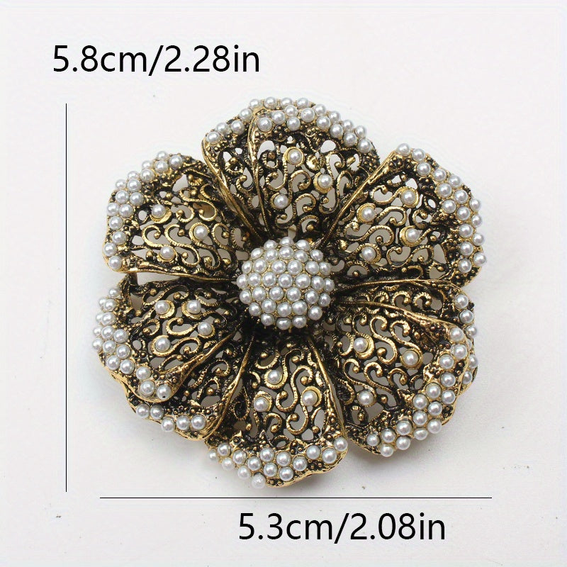 Retro-Inspired Rhinestone Flower Brooch with Pearl Embellishments, Intricate Filigree Cut-Out Design, Unique Coat Pin Accessory for a Touch of Elegance.