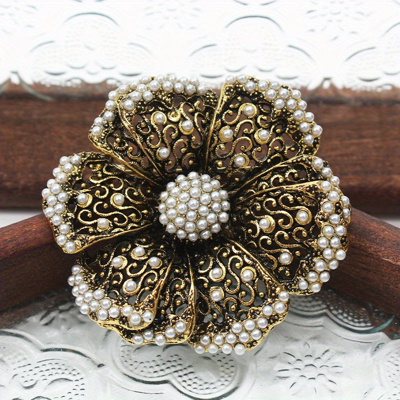 Retro-Inspired Rhinestone Flower Brooch with Pearl Embellishments, Intricate Filigree Cut-Out Design, Unique Coat Pin Accessory for a Touch of Elegance.