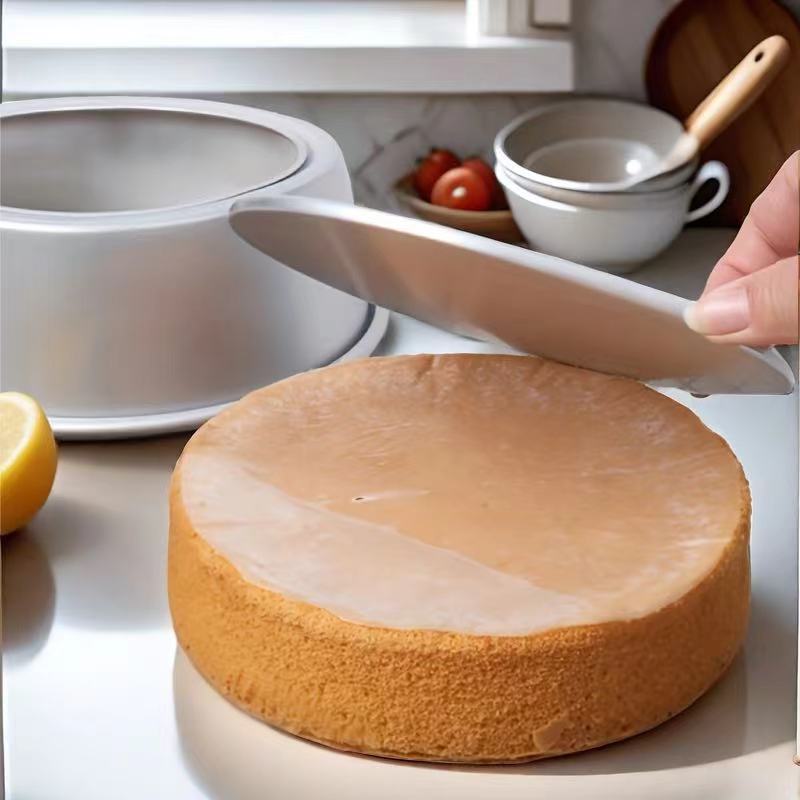 Non-Stick Round Baking Paper - Available in 50 or 100 Pieces. Ideal for Cheesecakes, Chiffon Cakes, Biscuits, Breads, Air Fryers, Dutch Ovens, Cupcake Liners, and Frozen Pies.