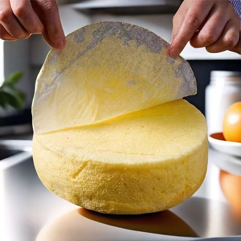 Non-Stick Round Baking Paper - Available in 50 or 100 Pieces. Ideal for Cheesecakes, Chiffon Cakes, Biscuits, Breads, Air Fryers, Dutch Ovens, Cupcake Liners, and Frozen Pies.