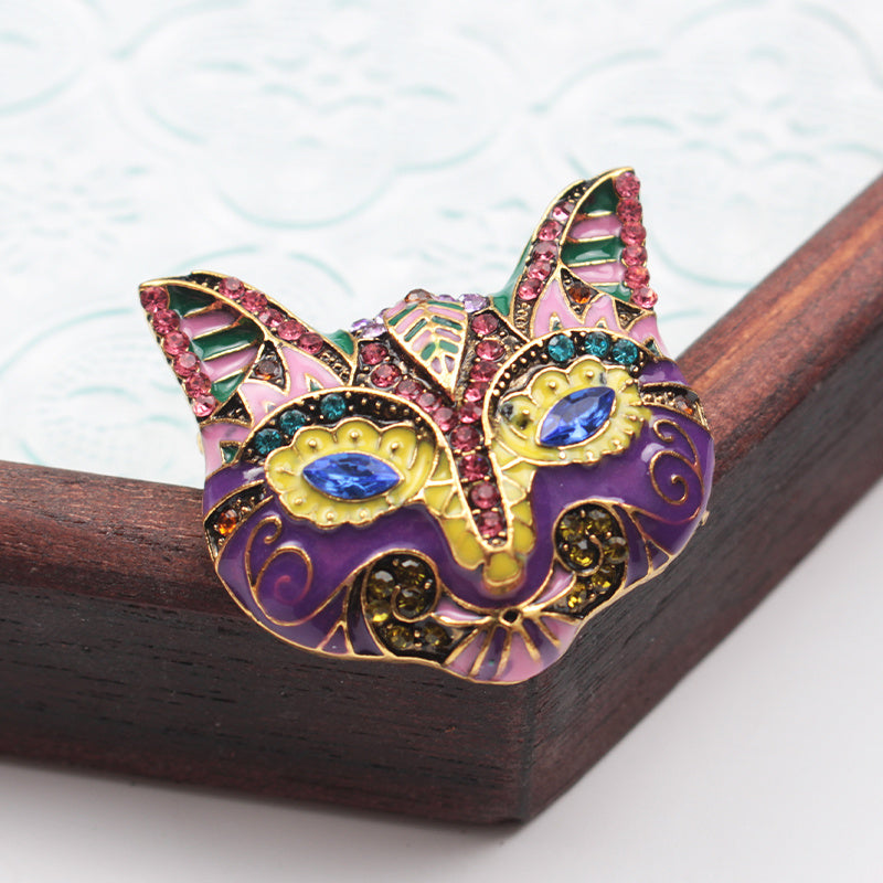 Elegant Vintage Style Cat Brooch Pin with Rhinestones - Stylish Enamel Coating, Shimmering Crystals & Faux Diamonds, Great for Adding Glamour to Outfits, Perfect Gift for Ladies and Young Girls