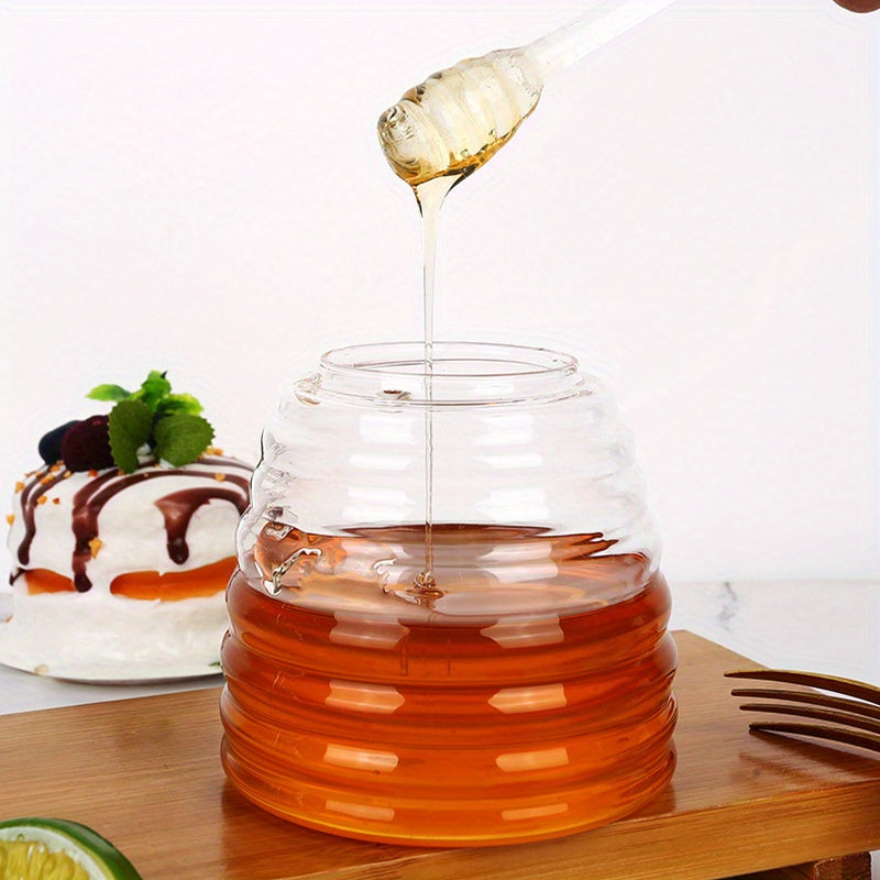 Durable glass honey jar with dipper, 500ml capacity, heat-resistant and safe for transit with pearl packaging. Ideal for syrup, sugar storage, and kitchen use.