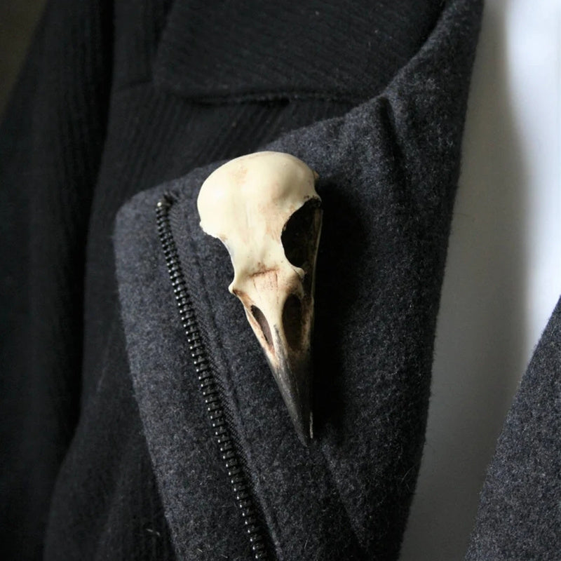 Vintage Gothic Crow Skull Brooch Pin - Resin Animal Skeleton Lapel Pin Perfect for Clothing Accessory