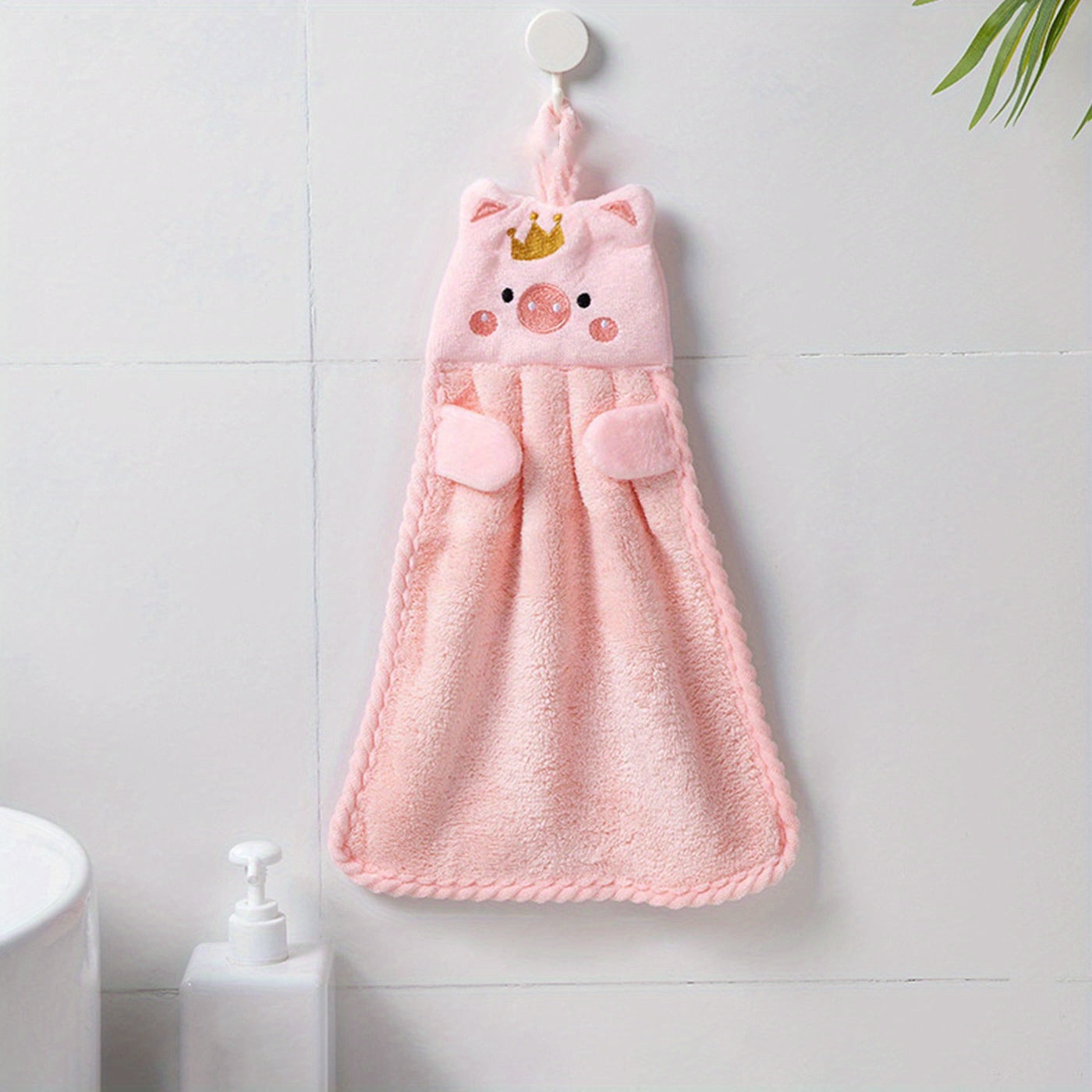 Adorable pig-shaped hand towel made of ultra-soft, absorbent polyester. Perfect for home use and drying dishes.